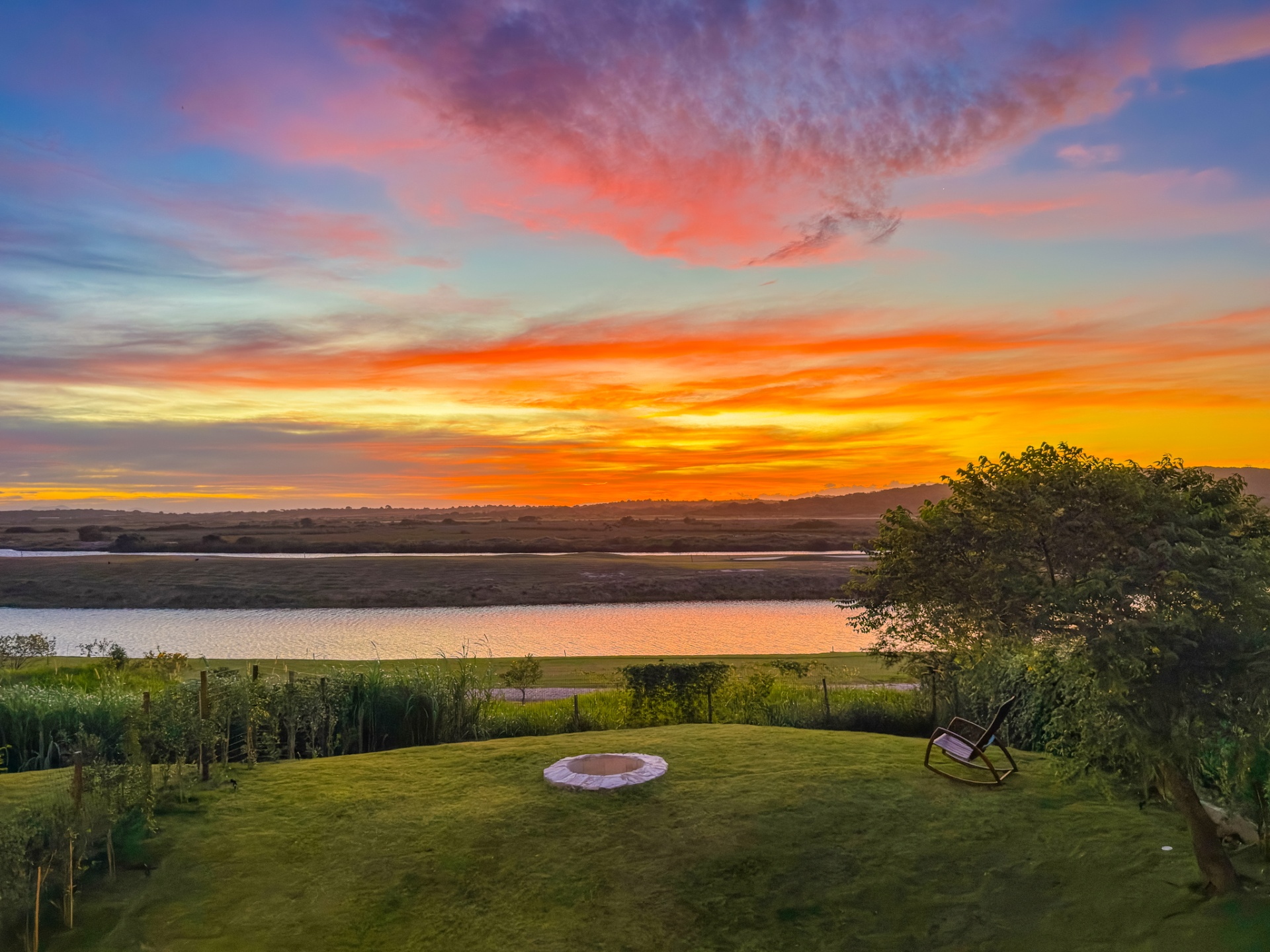 Pôr do sol e fire pit